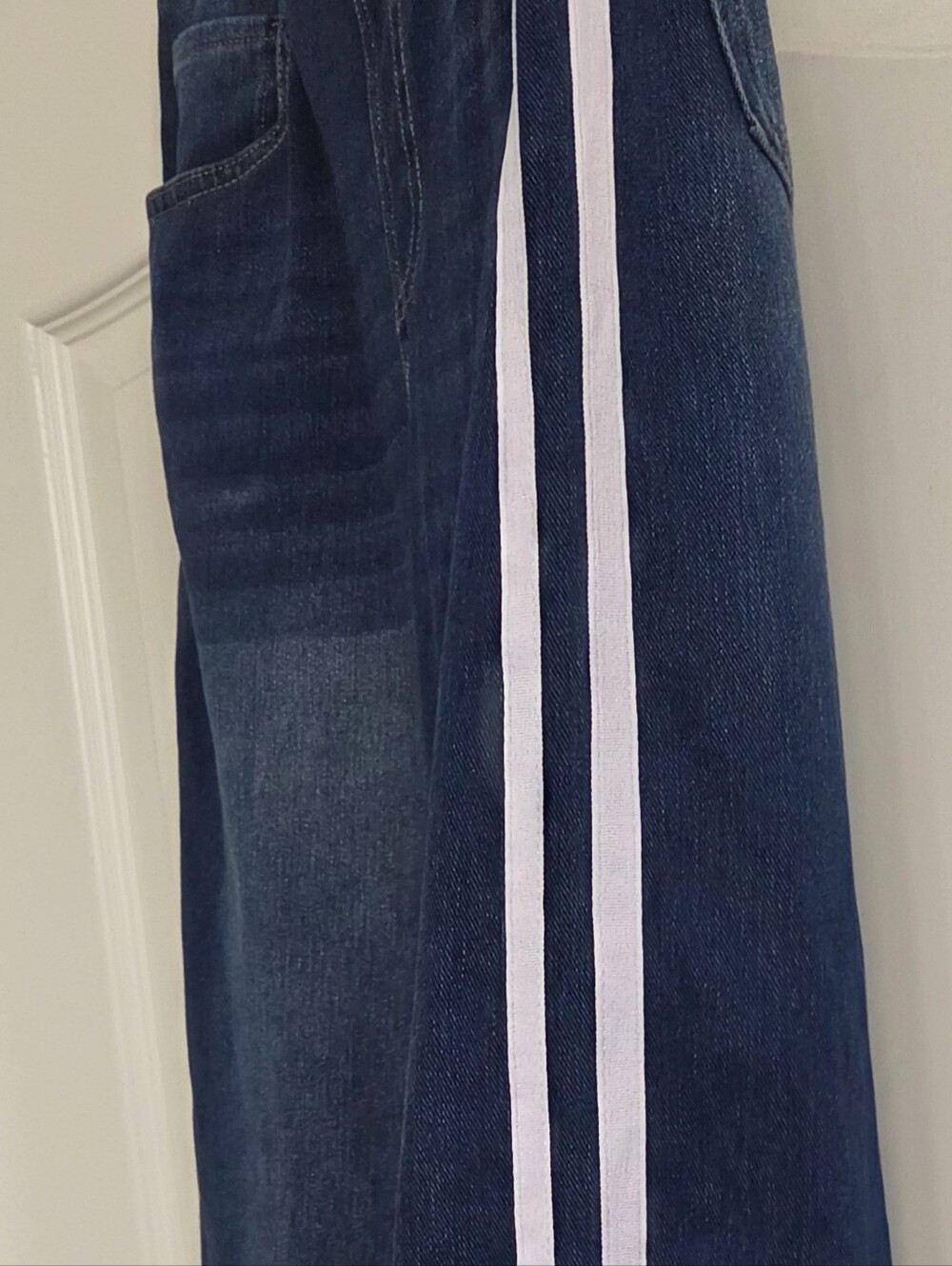 HALARA Flex High Waisted Stripe Wide Leg Casual Jeans with Pockets - Picture 4 of 6